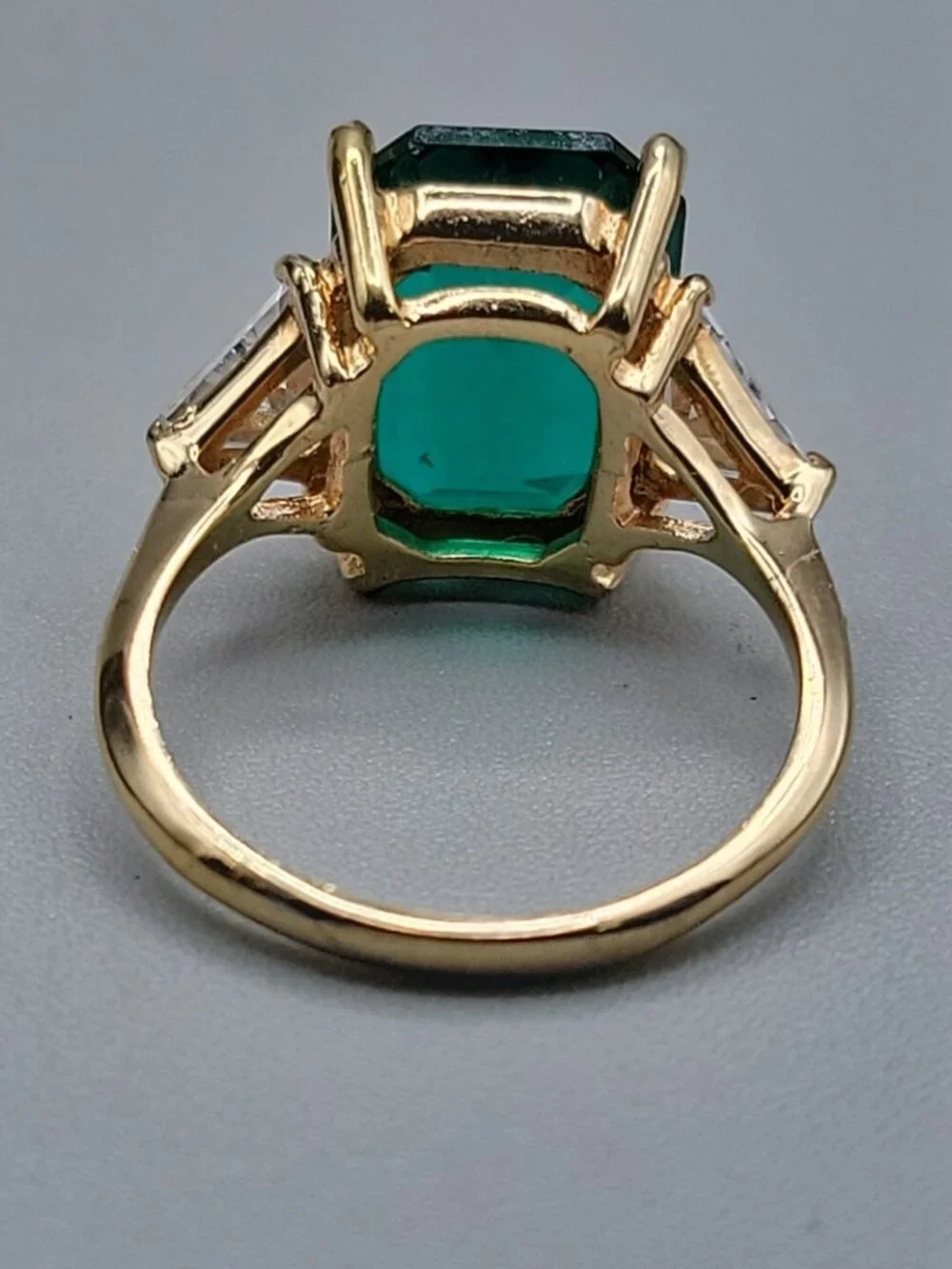 Art Deco 18K HGE Oversized Faux Emerald & Diamante Fashion Ring Gold Tone 8.5